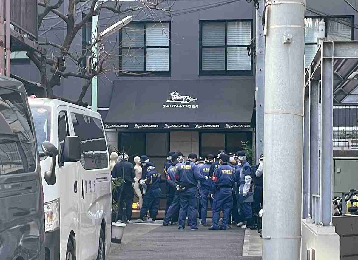 別室でもドアノブがたつく　男性の手に皮下出血、ガラスたたいたか　サウナ死亡火災・警視庁（時事通信） - Yahoo!ニュース