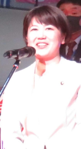 ラブホ辞職→出直し選の小川晶氏、頭下げる街頭バックショット公開「前橋は本当に温かいまち」 - 政治 : 日刊スポーツ