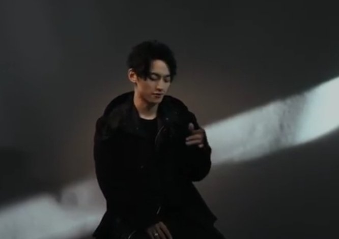 日高光啓(SKY-HI)と月乃のあが肉体関係を誤爆で炎上!真相は!?圧力で消えた!?｜いつでも知りたがり