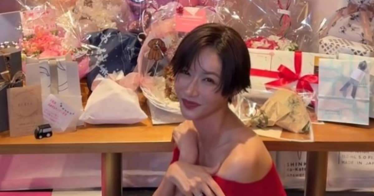 「2億円以上の支払いも」脱税で起訴されたインフルエンサー・宮崎麗果被告が「マルサ」に狙われたワケ | FRIDAYデジタル