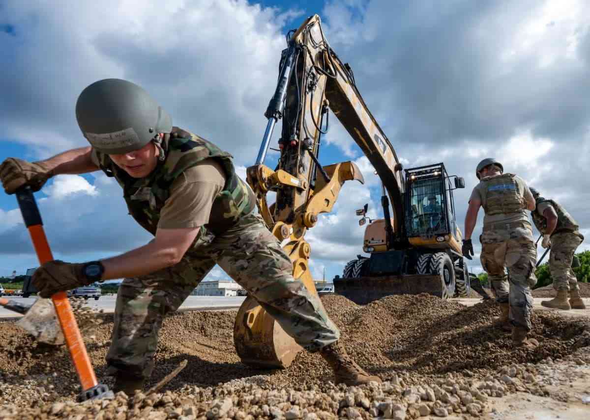 台湾に最も近い在日米軍嘉手納基地で滑走路の迅速復旧訓練――台湾有事を想定（ニューズウィーク日本版） - Yahoo!ニュース