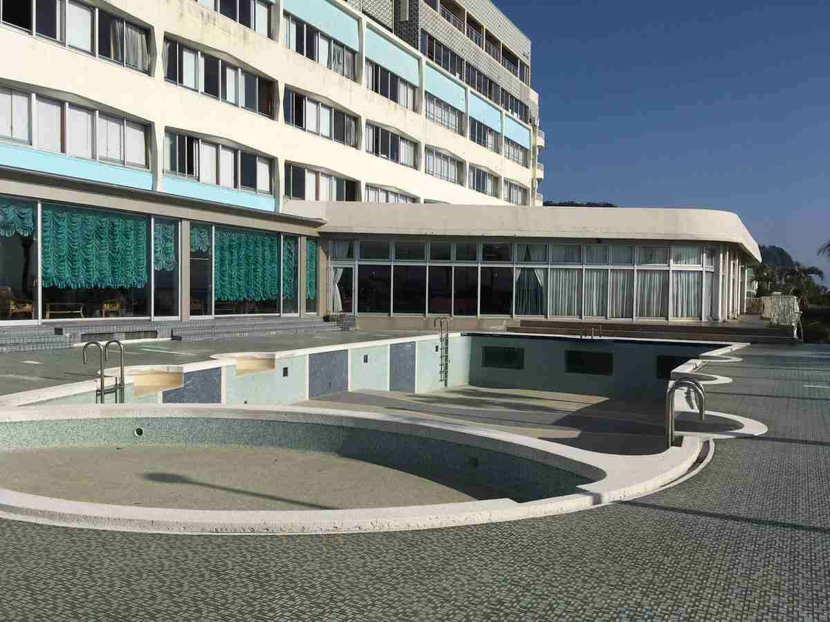 水深2mのホテルプールで大学生溺死、監視員なし　8千万円賠償命令