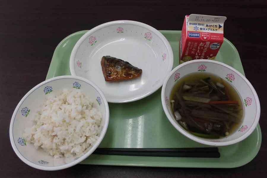 「誰から見てもこの給食はひどい」保護者絶句…小学生の娘が下校後毎日「お腹すいた」　ネット「貧相」と疑問殺到（Hint-Pot） - Yahoo!ニュース