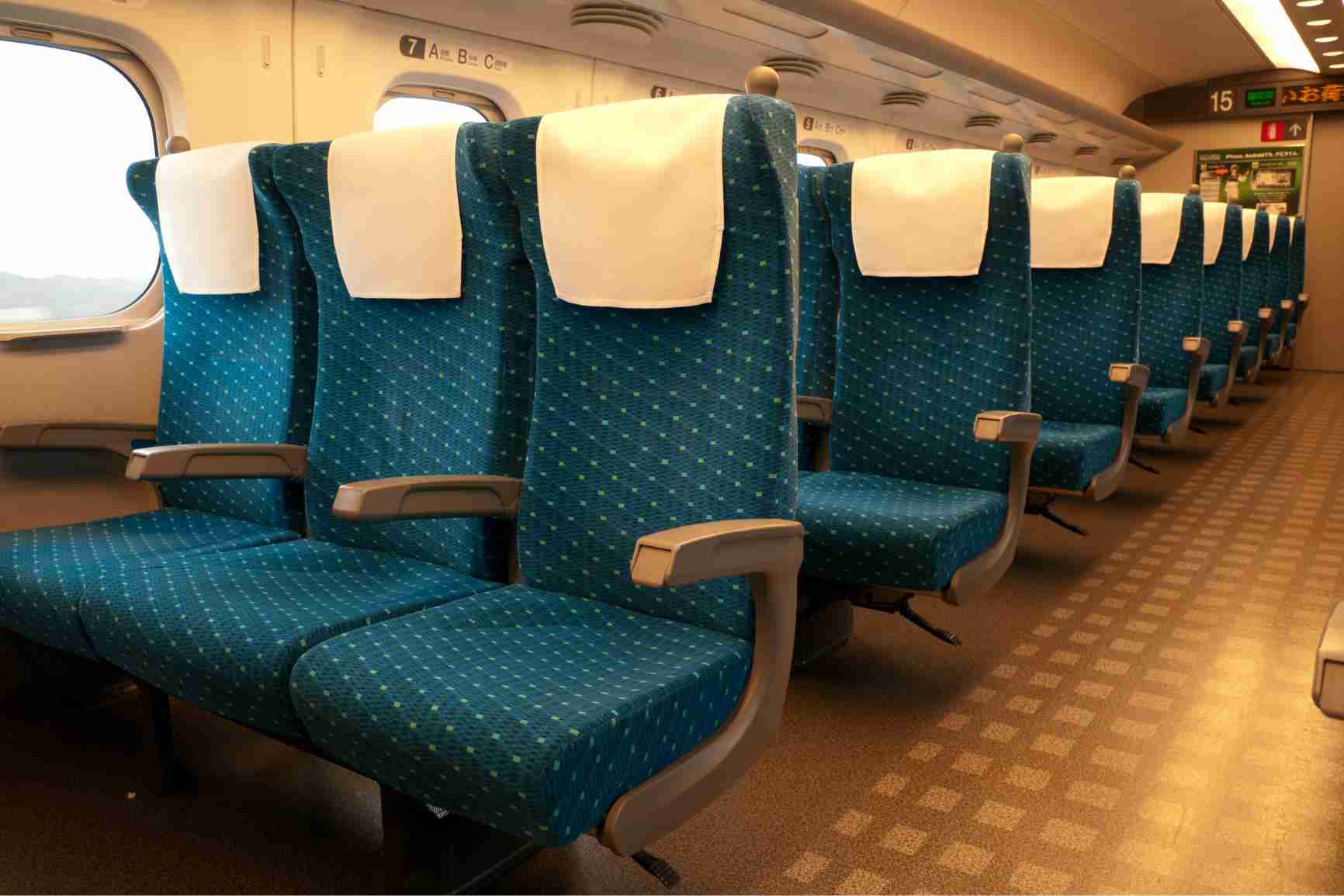         新幹線で後ろの座席から“悪臭漂う靴下”がにょきっと…30歳女性が「臭くて頭がおかしくなりそうなんだよ」と大声で怒鳴りつけた結果  |  日刊SPA!    