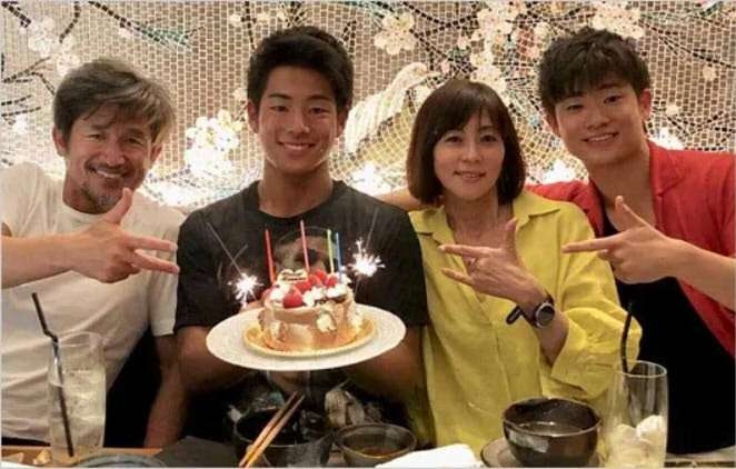 黒木メイサ　14歳年下“超大物二世”恋人とのツーショットを初目撃！手繋ぎ、お揃いキャップのラブラブぶり