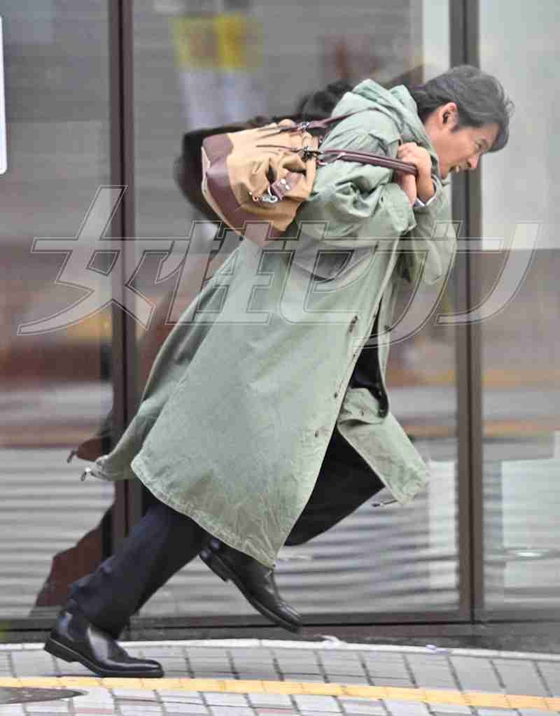 《出産直後の趣里を抜擢！》14年ぶり『踊る大捜査線』新作映画の撮影で織田裕二が歌舞伎町を疾走！女性刑事役で趣里が出演、すみれを思わせるキャラか