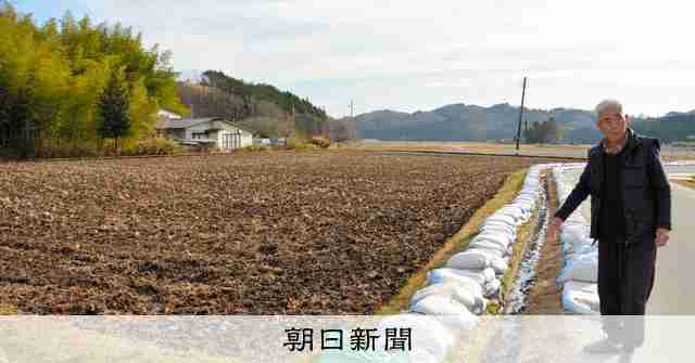 太陽光発電トラブル相次ぐ　人家や田に被害　再エネ推進の足元で何が [福島県]：朝日新聞