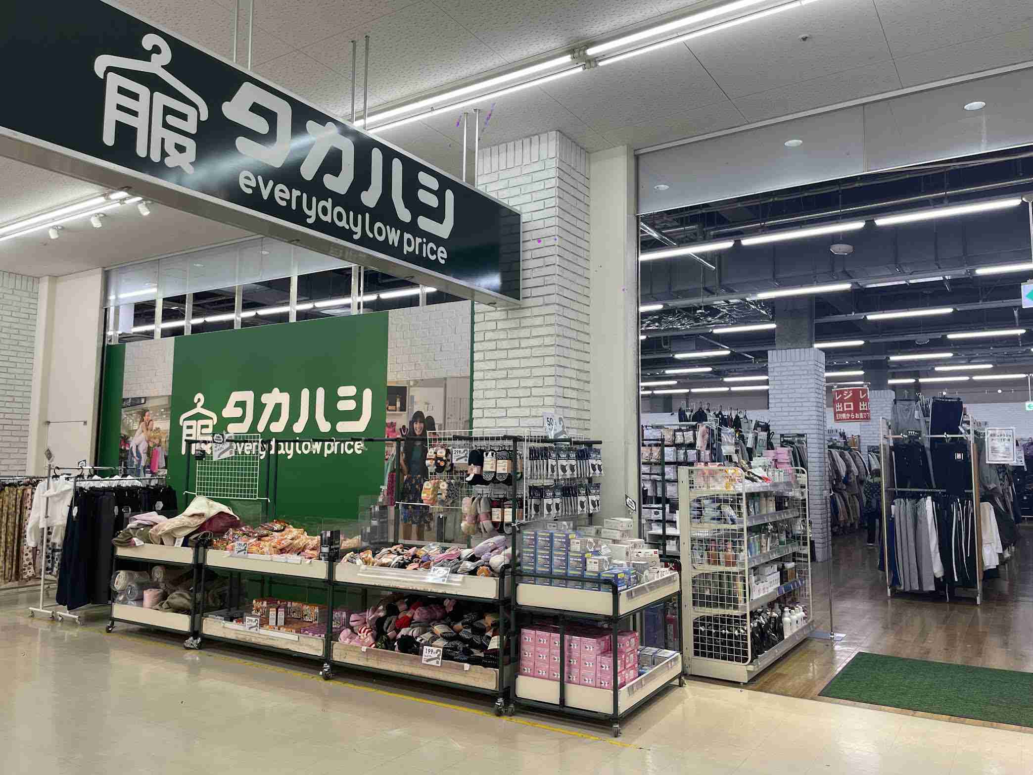 しまむらより安い！ コスパ良すぎな「服のタカハシ」がジワジワ人気。“599円ワンピ”を買ったスタイリストの意外な感想は | 女子SPA！