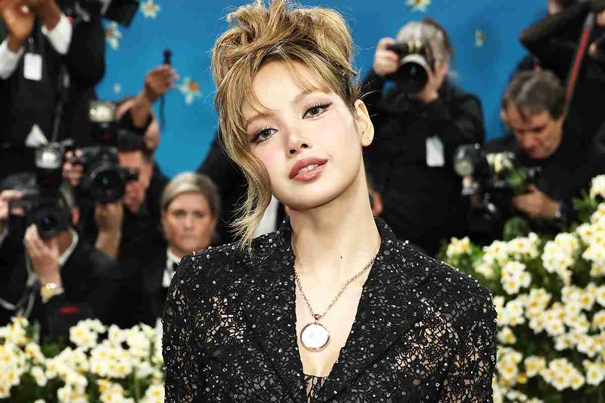 《マネはお勧めできない》“パンツレス”ファッションがSNSで物議…スタイル抜群の海外セレブらが見せるスタイルに困惑「公序良俗を考えると難しいかと」｜NEWSポストセブン