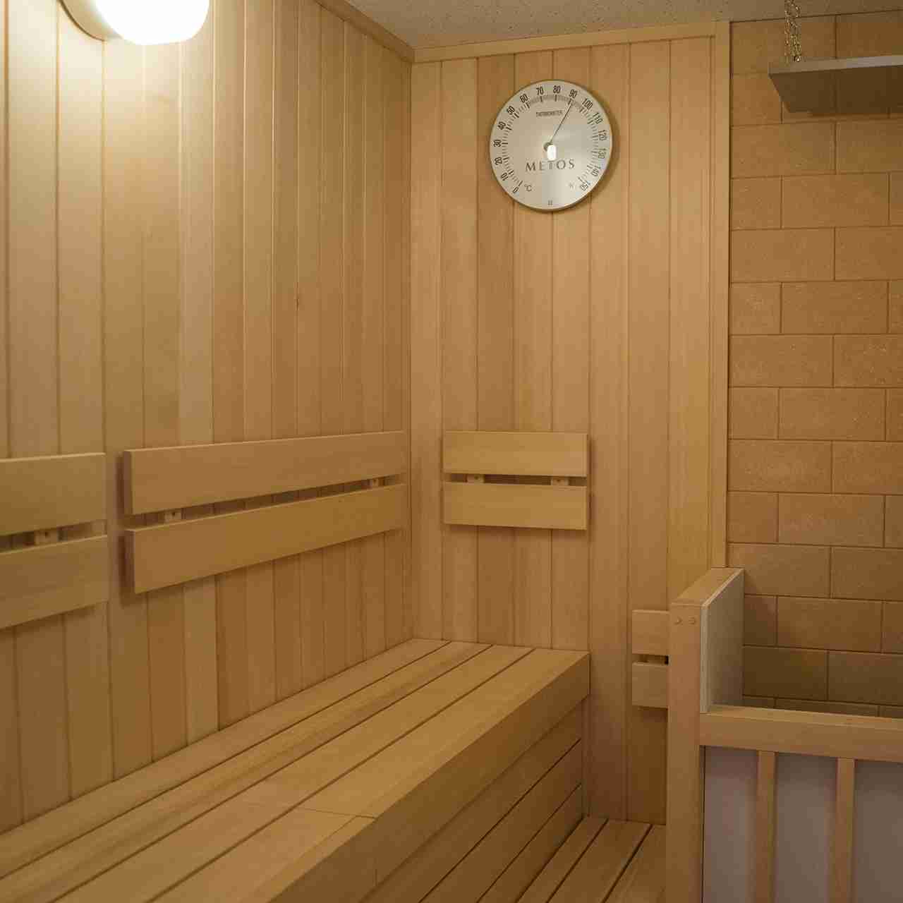 東京・赤坂の個室サウナ店で火事 男女が意識不明の重体