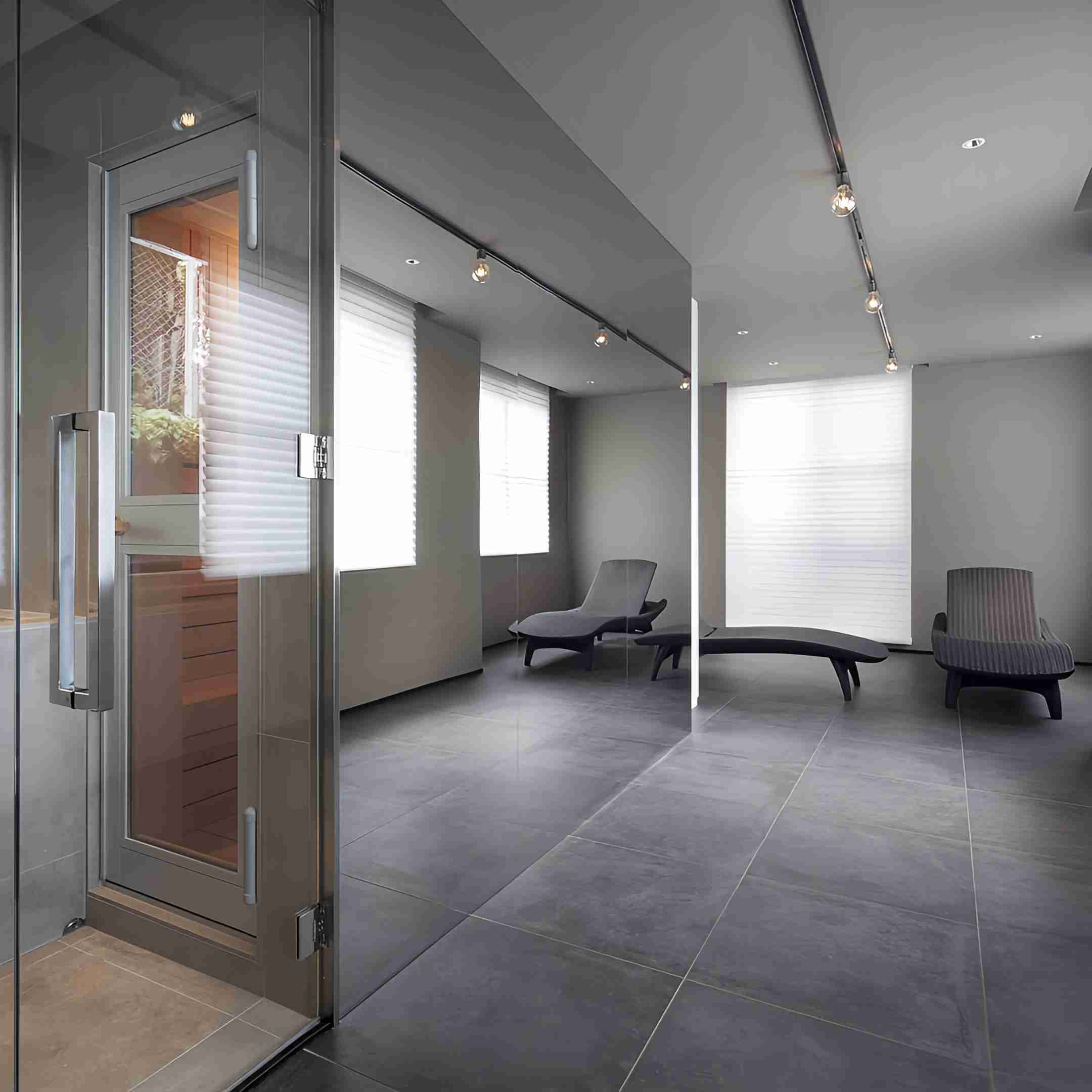 東京・赤坂の個室サウナ店で火事 男女が意識不明の重体