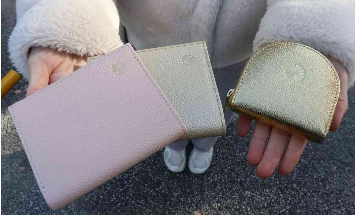 皇居開門前に100人超の行列　お目当ては知る人ぞ知る「皇居財布」　爆発的人気の魅力とは | 概要 | AERA DIGITAL（アエラデジタル）