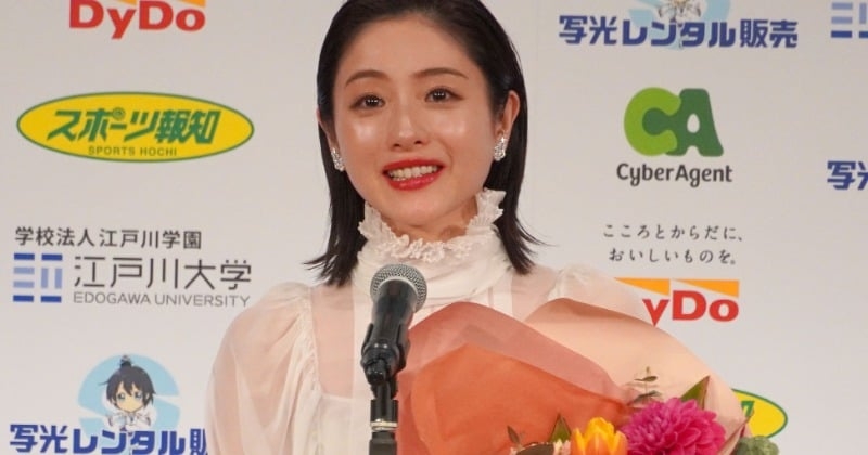 『報知映画賞』主演女優賞の石原さとみ、両親の前で万感のスピーチ　“役者さん”への覚悟も  | オリコンニュース（ORICON NEWS）