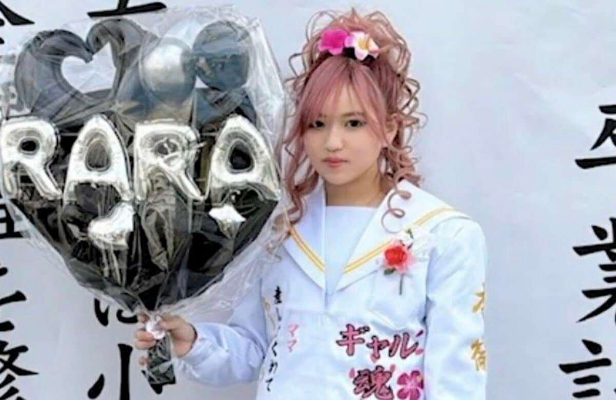 「2男3女の大家族」12歳ギャル長女、小学校の卒業式で着た“10万円の刺繍入りセーラ服”を披露 | バラエティ | ABEMA TIMES | アベマタイムズ