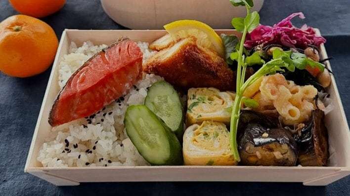 「彩りが神」滝沢眞規子 “料亭のよう”な次女&夫の手作り弁当披露！おかずぎっしりでワクワク「しゃけが光ってます！」「クレソンも喜んでいます」