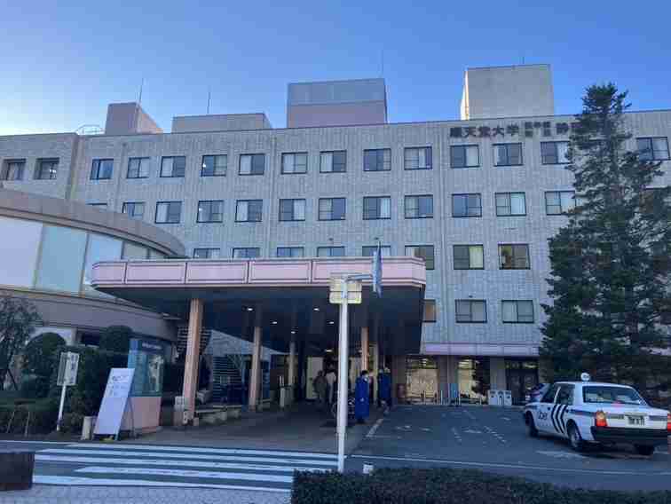 勾留中に入院先から逃走した男　病棟5階部分のひさしを伝って非常階段に逃げた可能性　男の病室は7階　三島市内で身柄を確保（テレビ静岡NEWS） - Yahoo!ニュース