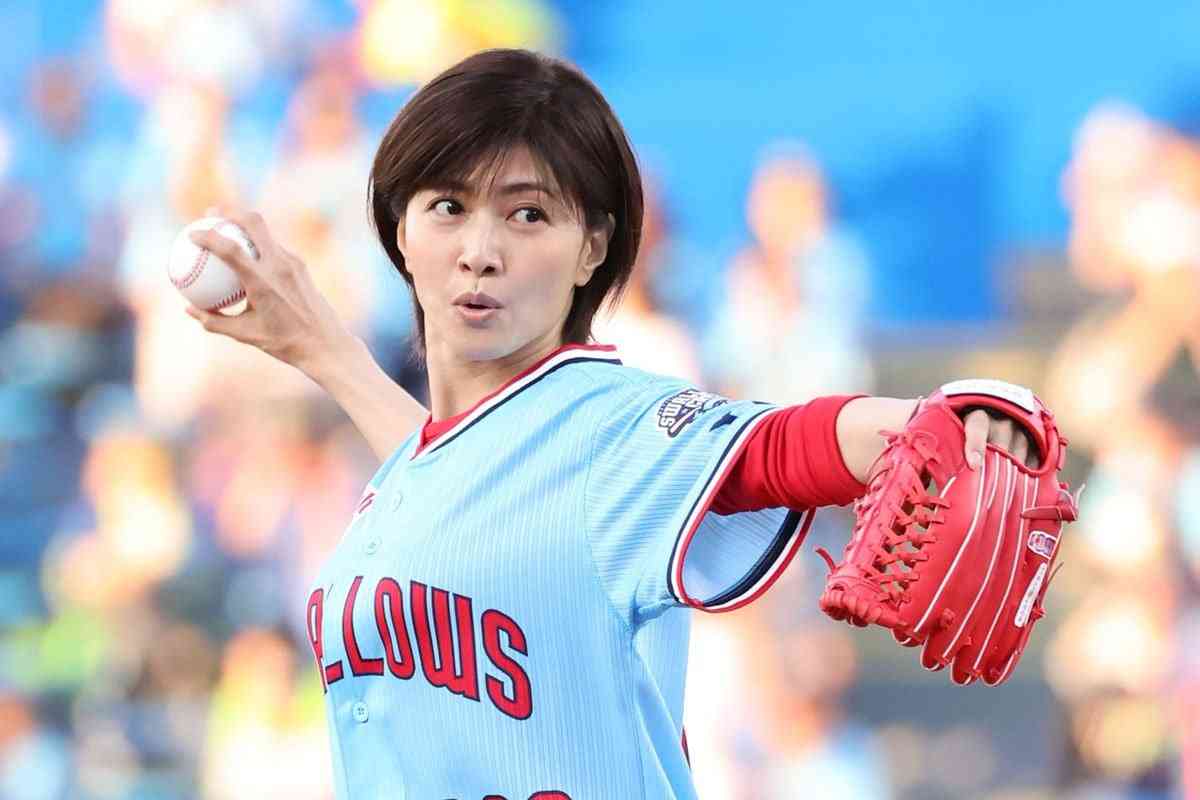 無敵の「石田ゆり子」人気を“新顔”が超えた… 30代以上の男性300人の「お付き合いしたい50代女優」