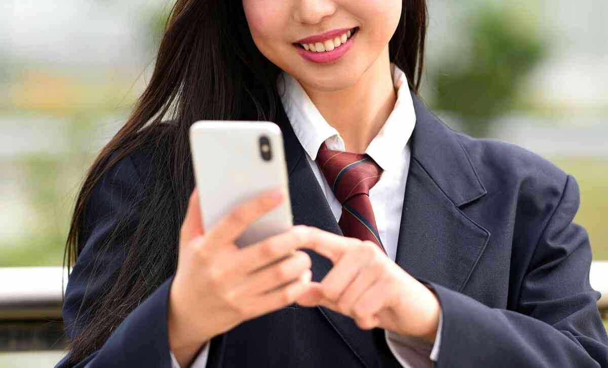 Z世代「知り合い」への連絡はLINEよりインスタグラムのDM？　使い分けの“新習慣”とは | AERA with Kids＋