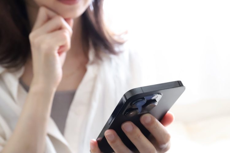《中国人向け偽造身分証の実態》中国出身30代女性は偽造免許証と偽造保険証を使って賃貸契約したマンションで違法営業「違法だとわかっていて紹介してくれる中国系不動産会社がある」（マネーポストWEB） - Yahoo!ニュース