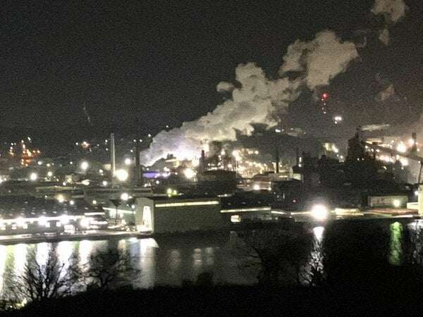 【速報】日本製鉄の工場で火災“熱風炉”から爆発音―消防車など14台出動し消火活動―火が飛び散り鎮火のメド立たず〈北海道室蘭市〉｜FNNプライムオンライン