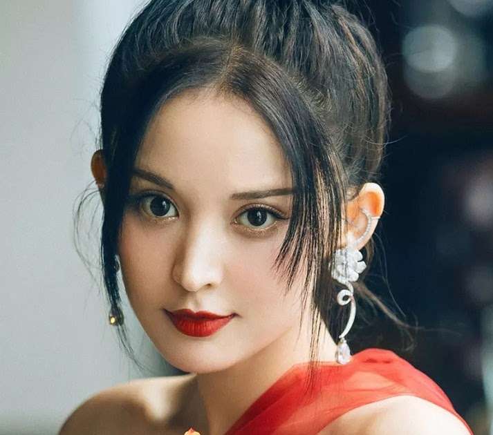 ウイグル族の綺麗な女性たちと有名美人女優10人 - マンガラムネパール