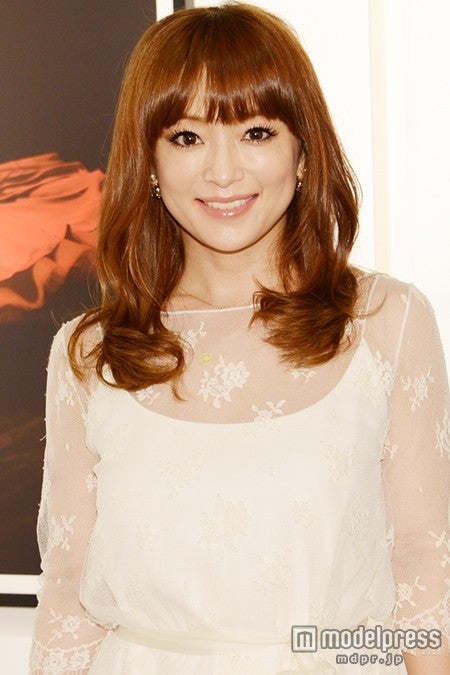 浜崎あゆみ、ミニドレスで美脚披露　圧巻オーラ放ち来場 - モデルプレス