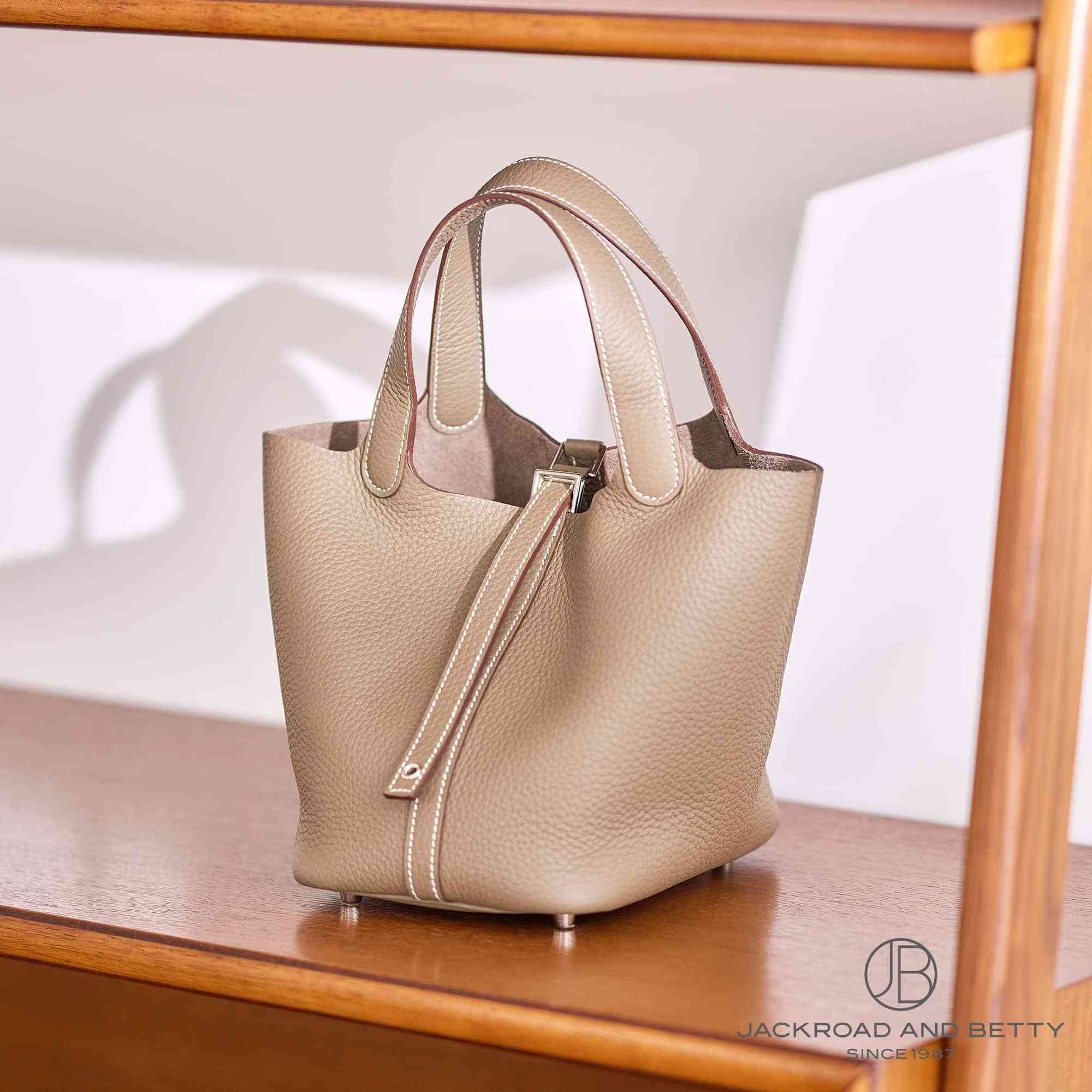 ブランドのパクリデザイン、使いますか？