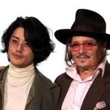 「共通の知り合いがいる」という2人。赤西が花束を手渡すと、デップはハグして感謝... | ガールズちゃんねる - Girls Channel -