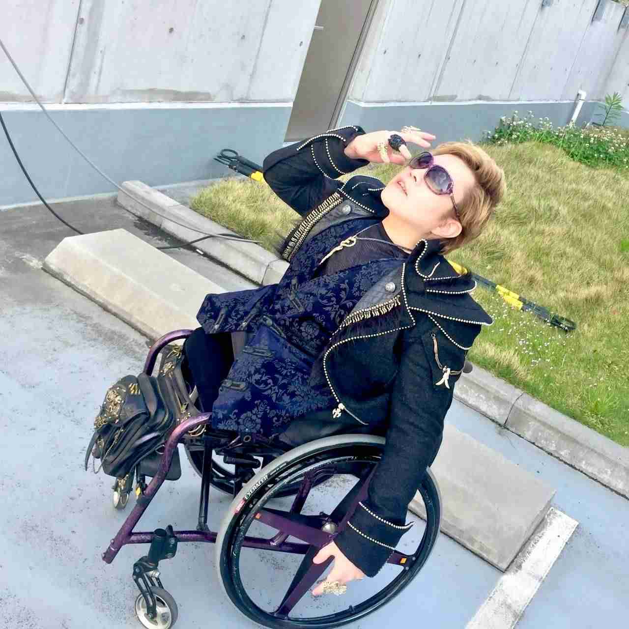         独身時代は同時に「30人の女性」と遊んでいた“車椅子の男性”が、妻との結婚を決意するまで。初対面の義父から「驚きの一言」が  |  日刊SPA!    