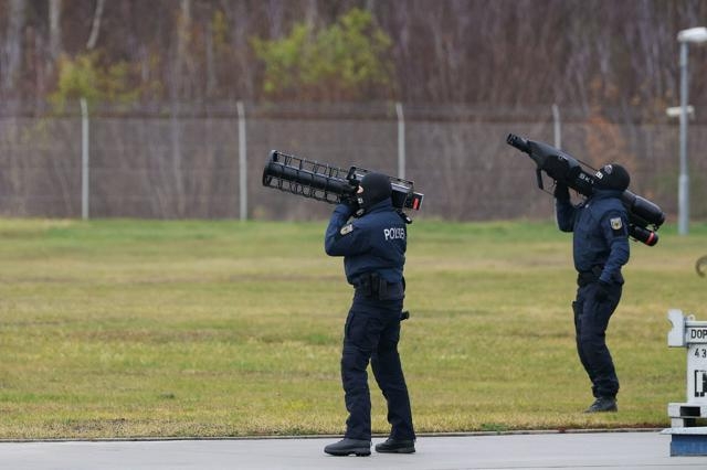 ドイツ、連邦警察に「ドローン防衛隊」発足、国内で不審な機体相次ぎ（朝日新聞） - Yahoo!ニュース