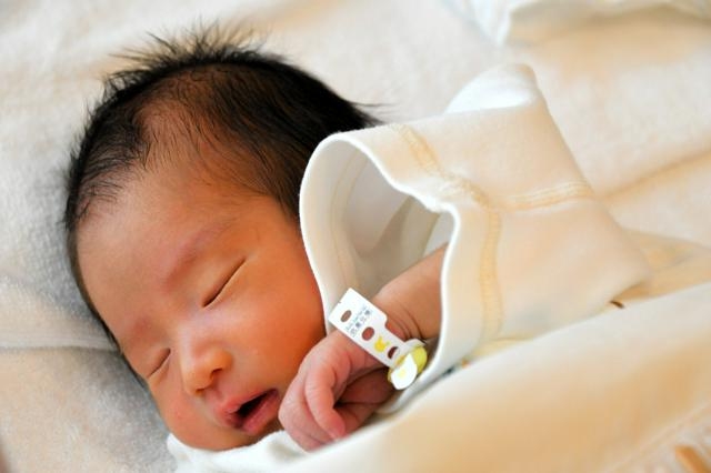 分娩費、全国一律に　出産無償化へ厚労省検討　お祝い膳などは除外（朝日新聞） - Yahoo!ニュース
