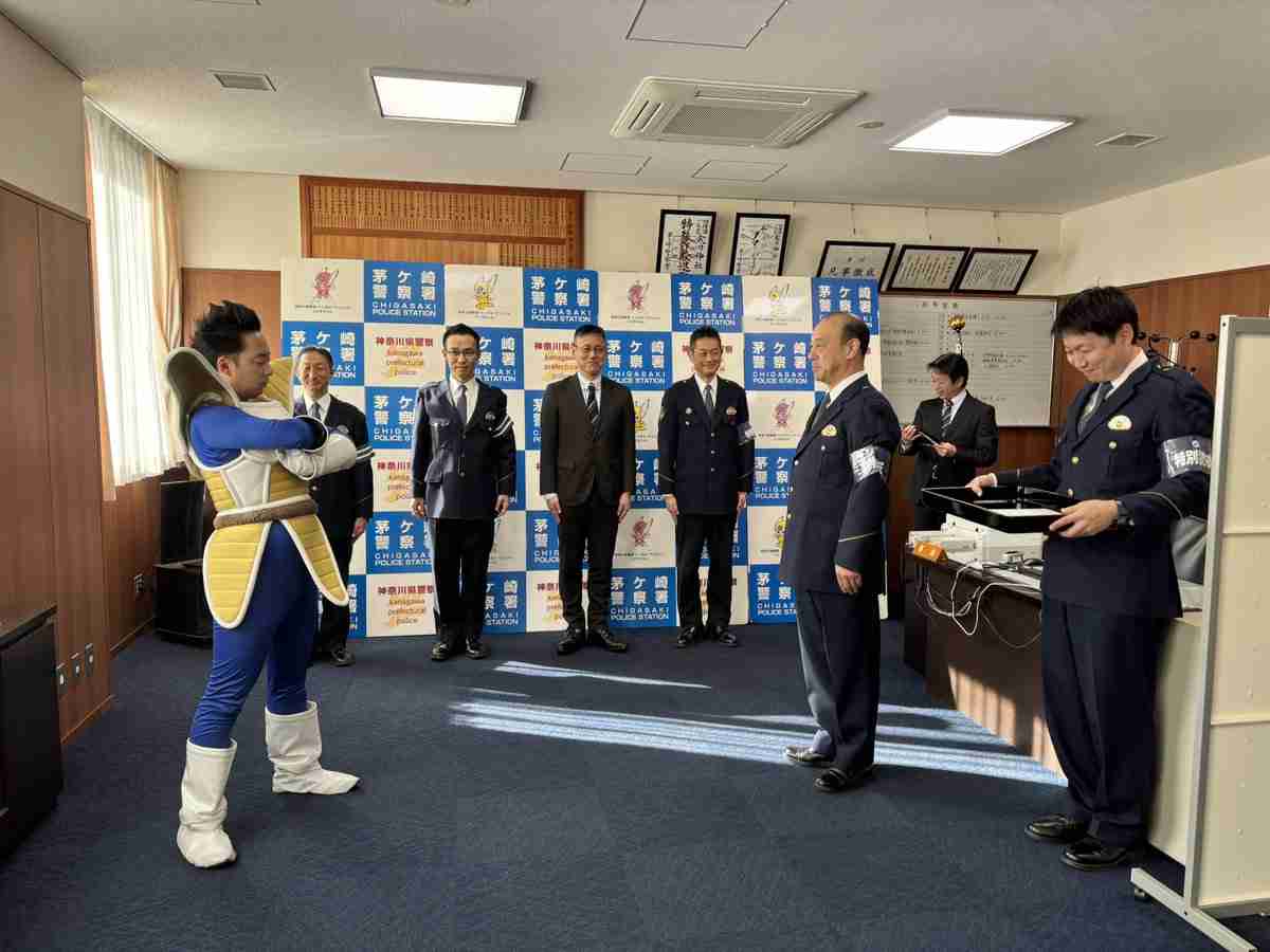 「AIじゃないのが面白い笑」 ベジータ芸人・R藤本、厳粛場面の反応にネット爆笑「全員笑い堪えてるの草」