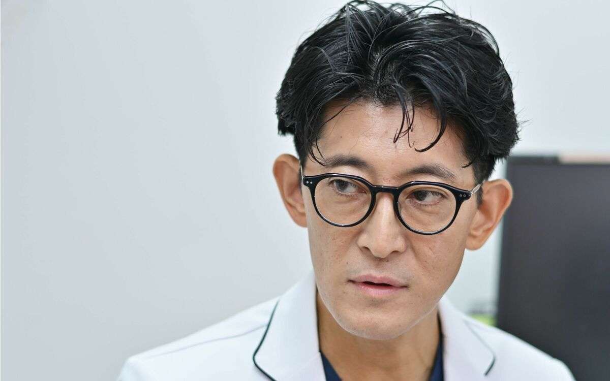 自傷患者を“かまってちゃん”だと思っていた男性医師（50）が、世界で唯一の“リストカット傷あと特化クリニック”を開くまで「何人も診察していたら違和感が…」 | 文春オンライン