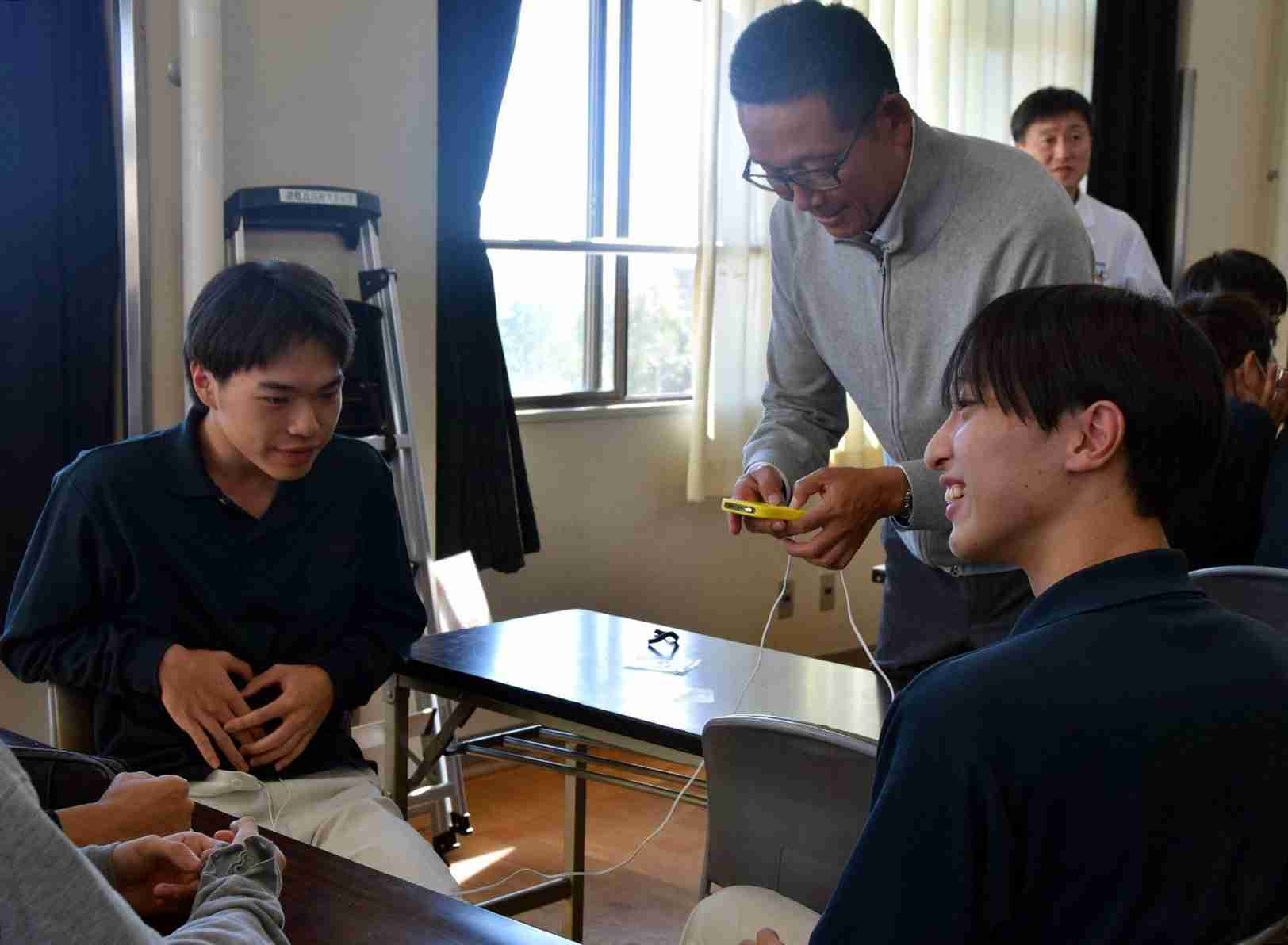 全国の男子高校で広がる生理の授業　広島でも疑似体験「めっちゃきつい」（中国新聞デジタル） - Yahoo!ニュース