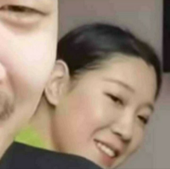 何かに怯えて生きてる人