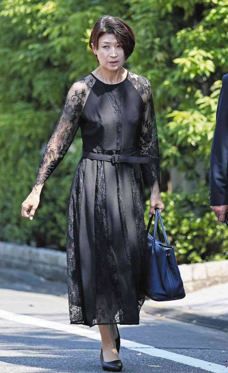 元NHK・青山祐子アナ、長嶋茂雄さんを弔問　両腕シースルーの喪服姿　2009年にはインタビューでギャラクシー月間賞：中日スポーツ・東京中日スポーツ 