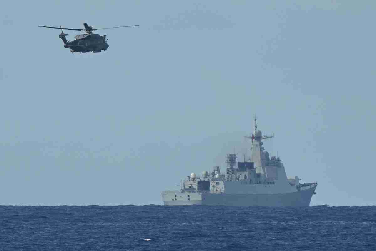 東アジア海域に多数の中国艦艇　ロイター報道、一時100隻超（時事通信） - Yahoo!ニュース