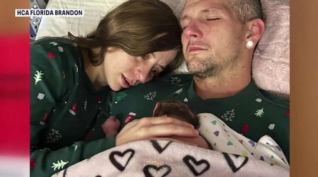 無脳症診断の胎児出産し臓器提供で希望伝えた米国の夫婦（中央日報日本語版） - Yahoo!ニュース