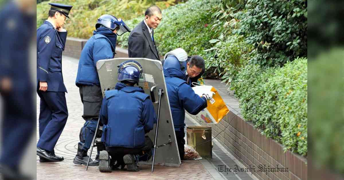 東芝本社の近くに置かれた不審な一斗缶に爆発物処理班も出動→そこから出てきた中身とは - Togetter