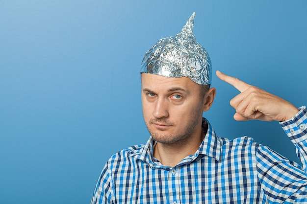 気付かぬ間に脳に侵入し意識や行動を操る「脳兵器」はもはやSFではない。研究者が警鐘