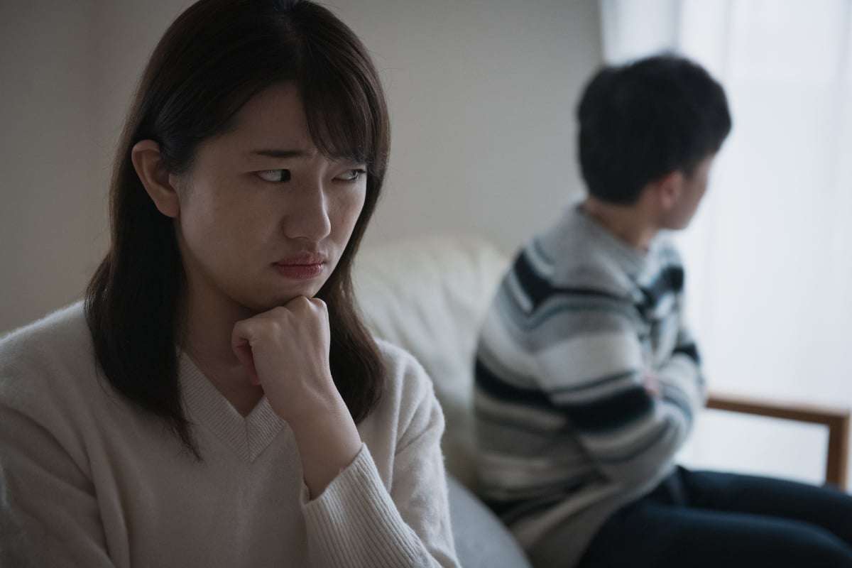 20代、30代は「配偶者の浮気」を公認する傾向に！？ “結婚観の多様化”が浮き彫りに | オトナンサー