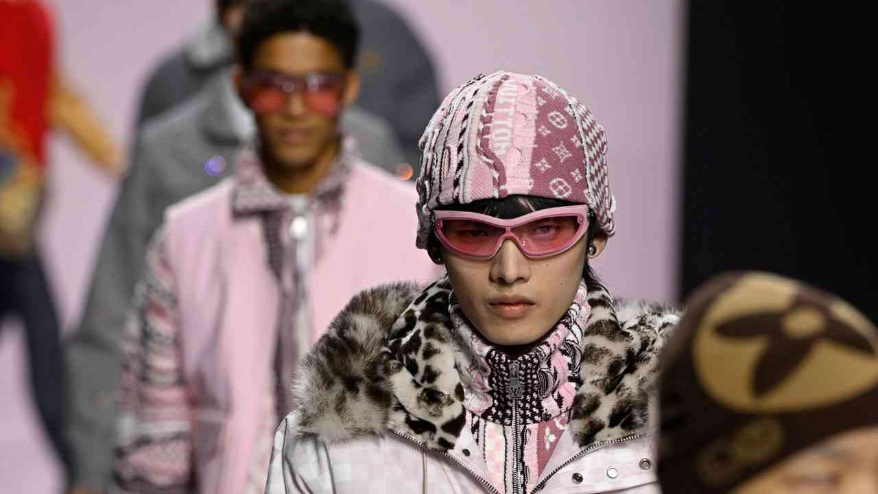 ルイ・ヴィトンとNIGO®が再びタッグ。30年にわたる友情から生まれた、愛あるコラボレーション【2025-26年秋冬 メンズコレクション】 | Vogue Japan