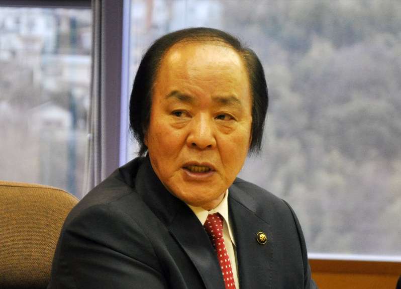 伊東市汚職：佃・前市長、１３００万円収賄認める | 毎日新聞