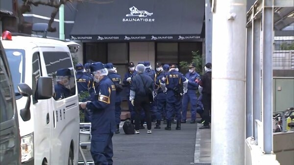 2人死亡の個室サウナで非常用ボタン押された形跡…サウナ室ドアノブ脱落し内部閉じ込めの可能性も｜FNNプライムオンライン