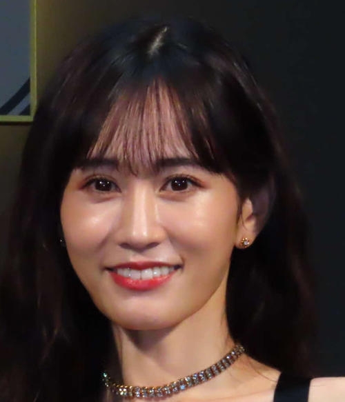 前田敦子34歳、美肌大胆露出！　刺激的な手ブラショットに「いいのこれ？」「攻めてて良い！」 - 芸能 : 日刊スポーツ