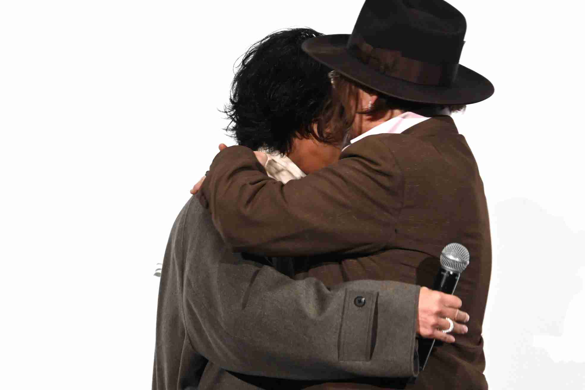 赤西仁、ジョニー・デップのイベントにサプライズ登場 「共通の知人がいて…」今夜は食事「きょうは暇で」