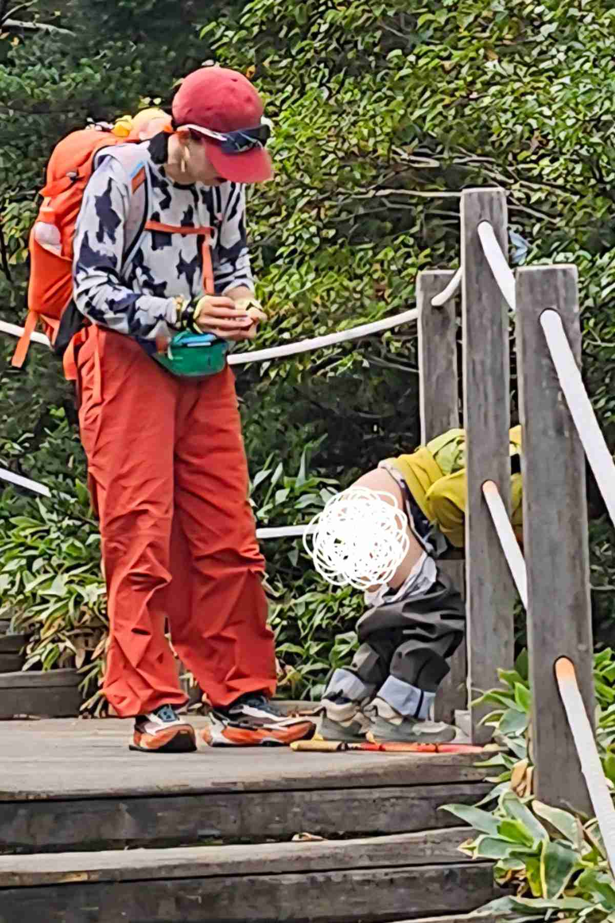 《スタバで焼酎＆チキンも物議》中国人観光客が韓国の世界遺産で排泄行為…“衝撃の写真”が拡散　専門家は衛生文化の影響を指摘「IKEAのゴミ箱でする姿も見ました」