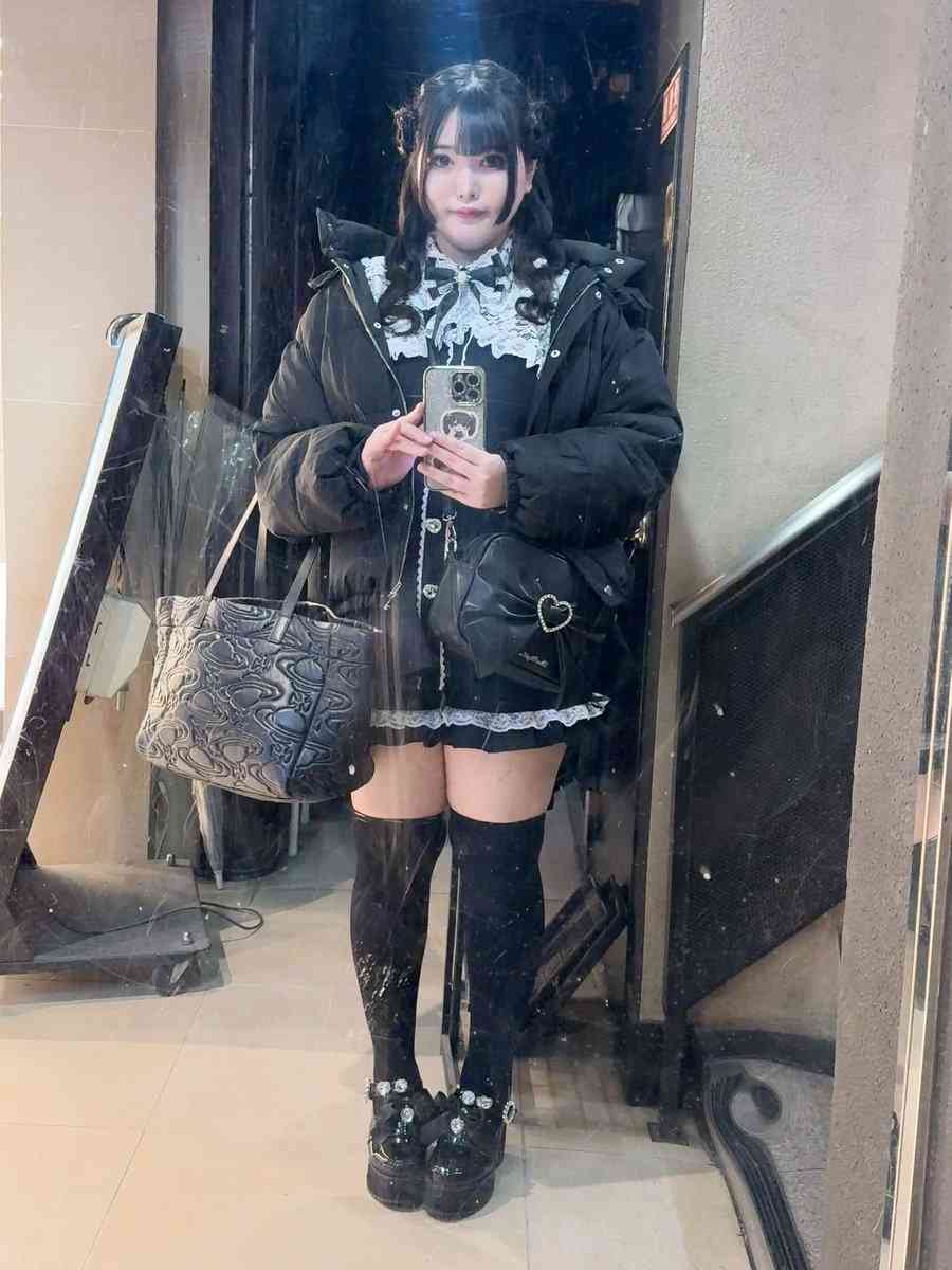 「32歳で76キロだけどフリル着てるよ!」藤田シオン、体型批判を一蹴 ミニスカコーデが「10代かと」と反響