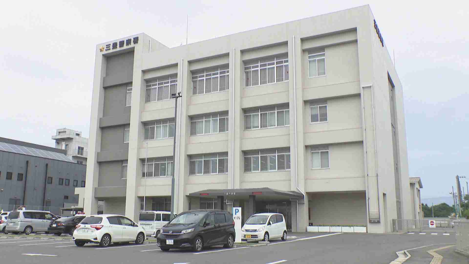 95歳の女性の左肩付近を平手で殴打するなど暴行した疑い　看護師の女（55）を逮捕