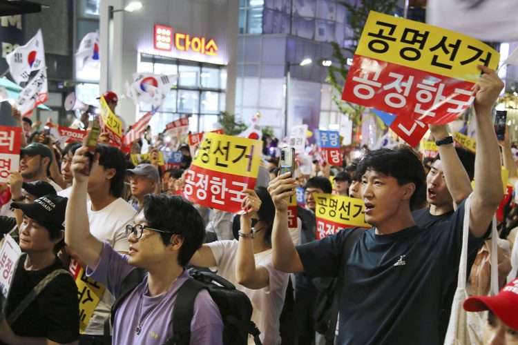 《韓国・過激なプラカードで反中》「習近平アウト」「中国共産党を拒否せよ！」20〜30代の「愛国青年」が集結する“China Out！デモ”の実態（NEWSポストセブン） - Yahoo!ニュース
